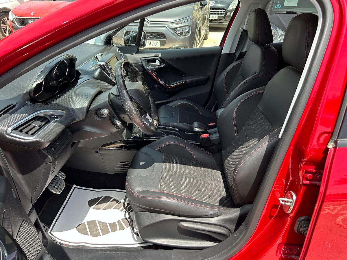 PEUGEOT 2008 GT LINE 1.2 E-THP AUTO SPANISH LHD IN SPAIN 31000 MILES SUPERB 2019